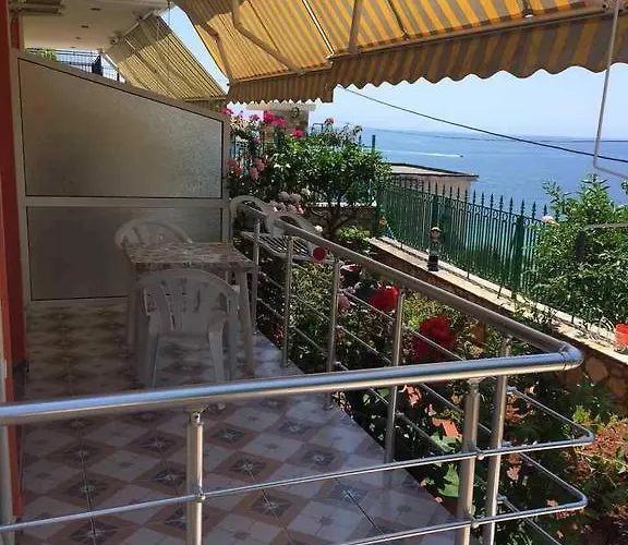 Adriana Apartament Himara